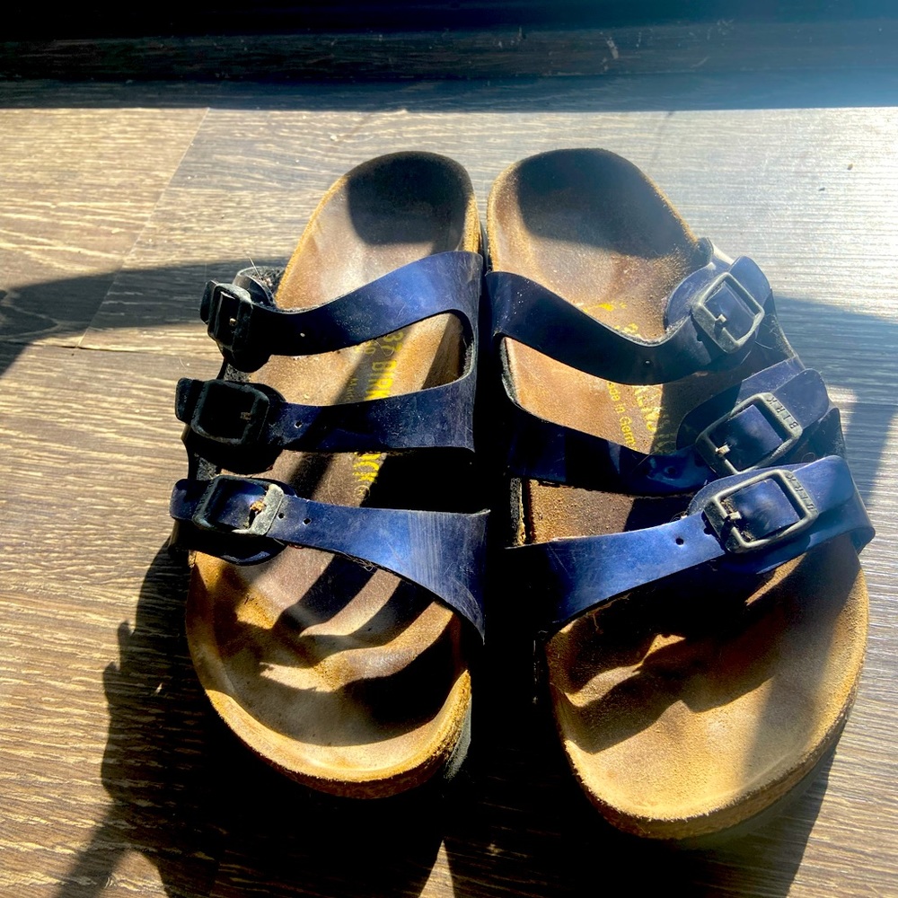 Women’s size 37 Birkenstocks really pretty blue, good condition